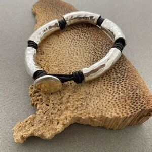 Bracelet in dark brown leather
